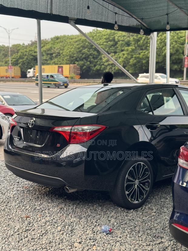 Toyota Corolla S 4dr Sedan (1.8L 4cyl CVT) 2016 Black photo 3