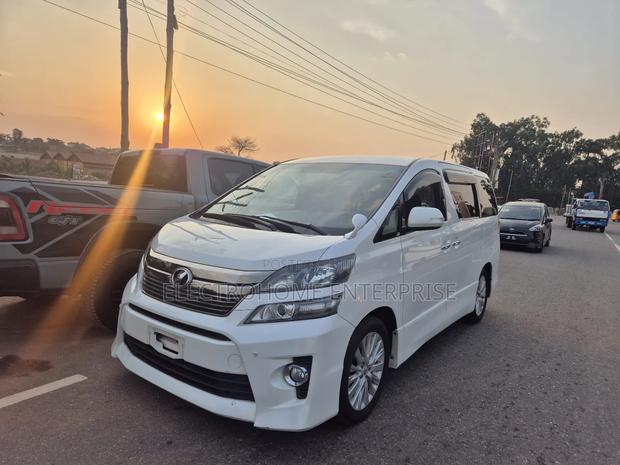 Toyota Vellfire 2014 White photo 3