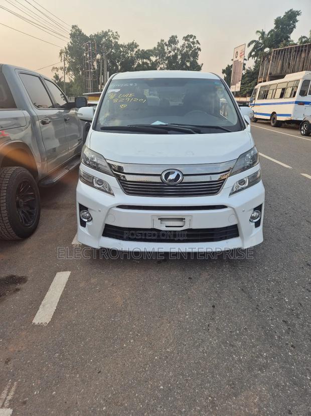 Toyota Vellfire 2014 White