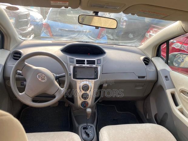 Toyota Vitz 1.0 FWD 3dr 2010 Blue