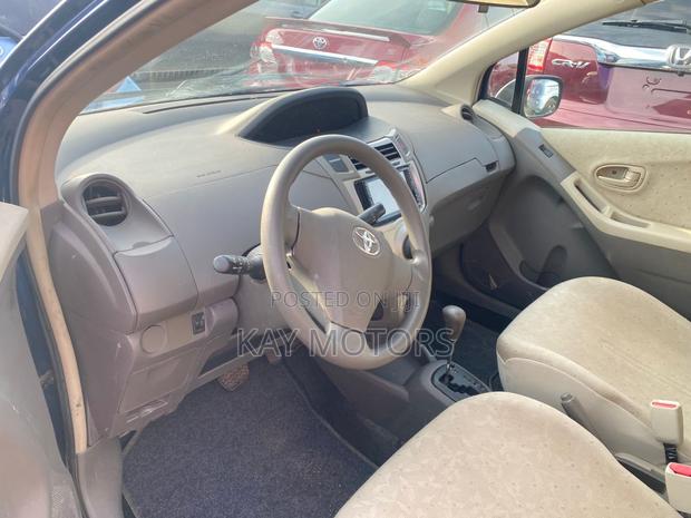 Toyota Vitz 1.0 FWD 3dr 2010 Blue