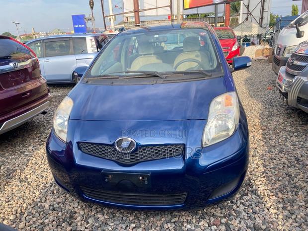 Toyota Vitz 1.0 FWD 3dr 2010 Blue