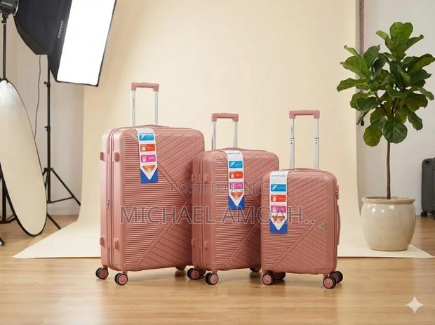 Strong Luggage photo 3