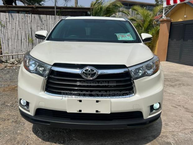 Toyota Highlander XLE V6 4x4 (3.5L 6cyl 6A) 2016 White