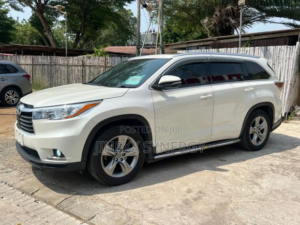 Toyota Highlander XLE V6 4x4 (3.5L 6cyl 6A) 2016 White