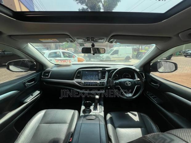 Toyota Highlander XLE V6 4x4 (3.5L 6cyl 6A) 2016 White