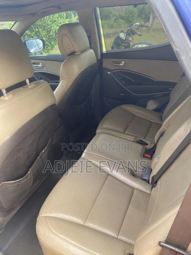 Hyundai Santa Fe Limited 4dr SUV AWD (3.3L 6cyl 6A) 2015 Blue photo 2