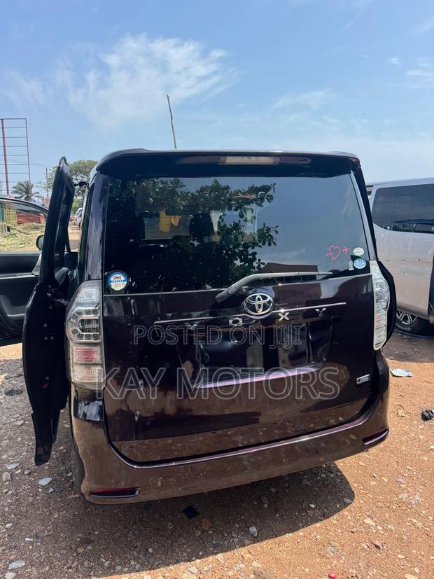 Toyota Voxy 2013 Black