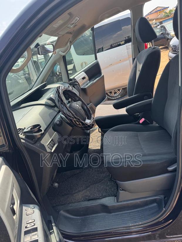 Toyota Voxy 2013 Black