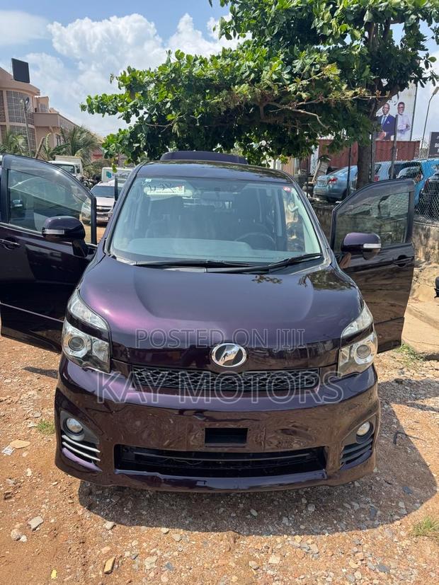 Toyota Voxy 2013 Black