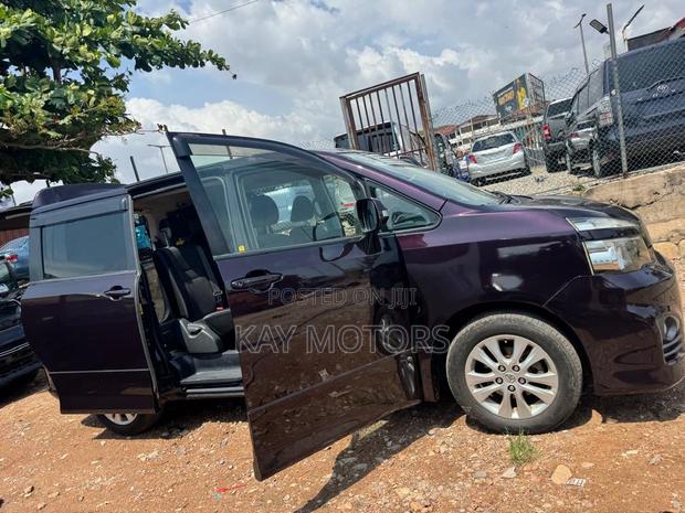 Toyota Voxy 2013 Black