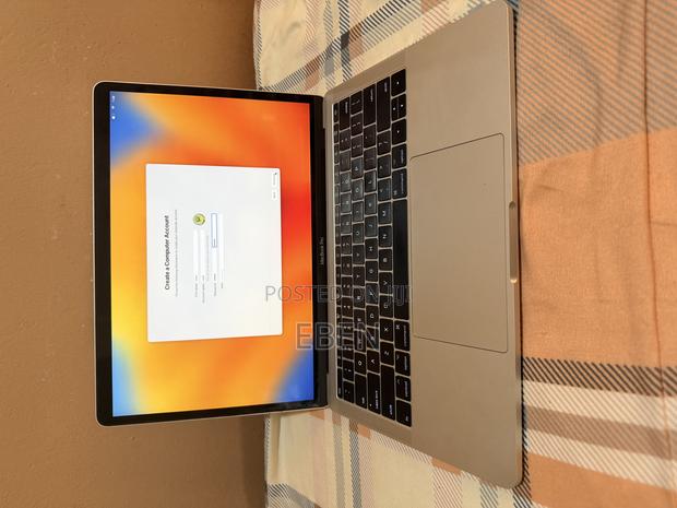 Laptop Apple MacBook Pro 2017 16GB Intel Core i5 SSD 256GB