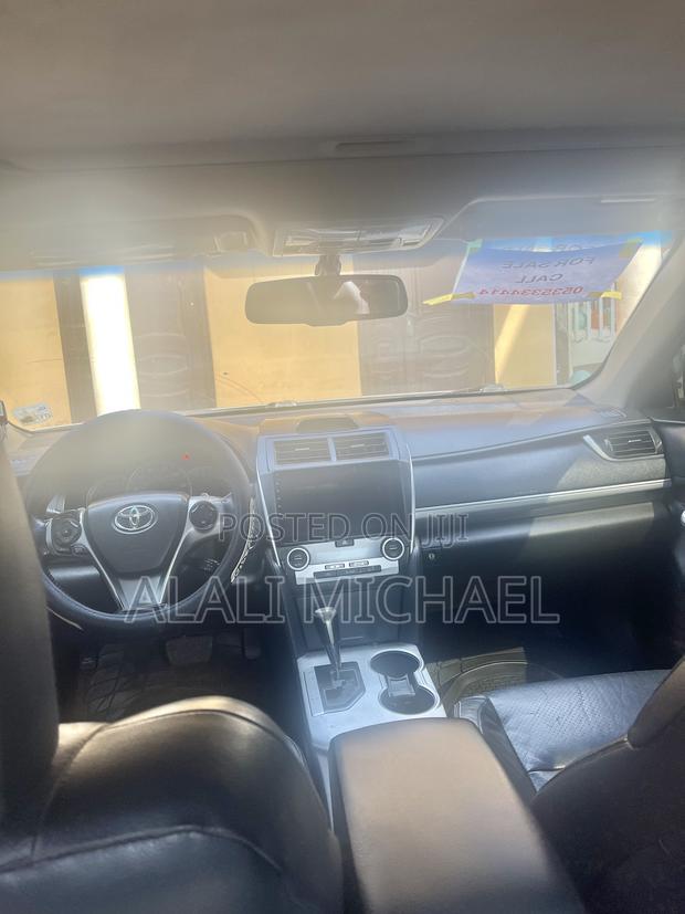 Toyota Camry SE 4dr Sedan (2.5L 4cyl 6A) 2013 Silver photo 3