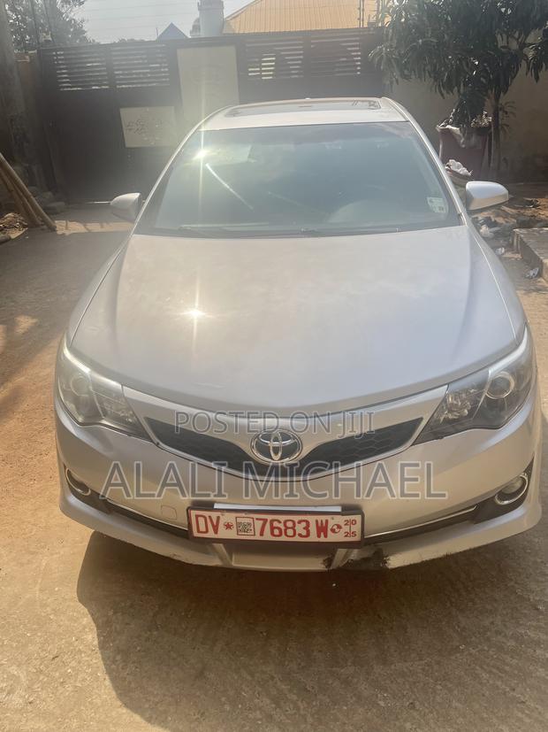 Toyota Camry SE 4dr Sedan (2.5L 4cyl 6A) 2013 Silver
