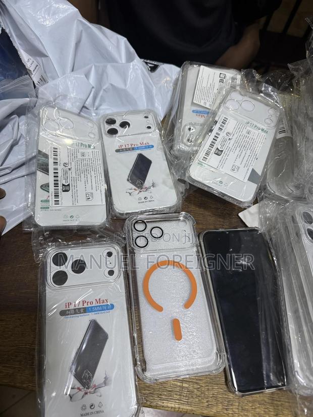 17 Pro Max Transparent Cover · Photo 4