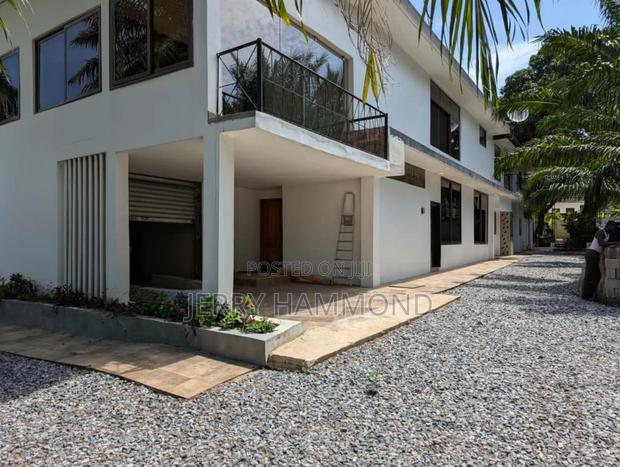 9bdrm House in Osu Oxford Street for rent · Photo 1
