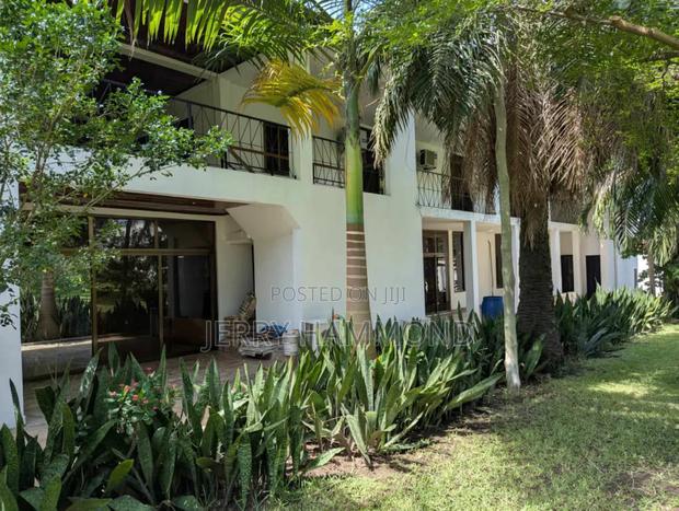 9bdrm House in Osu Oxford Street for rent · Photo 4