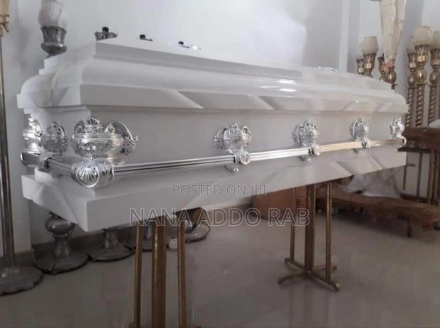 High Finishing Gloss White Sprayed Casket With Metal Handle 4 Funeral · Photo 2