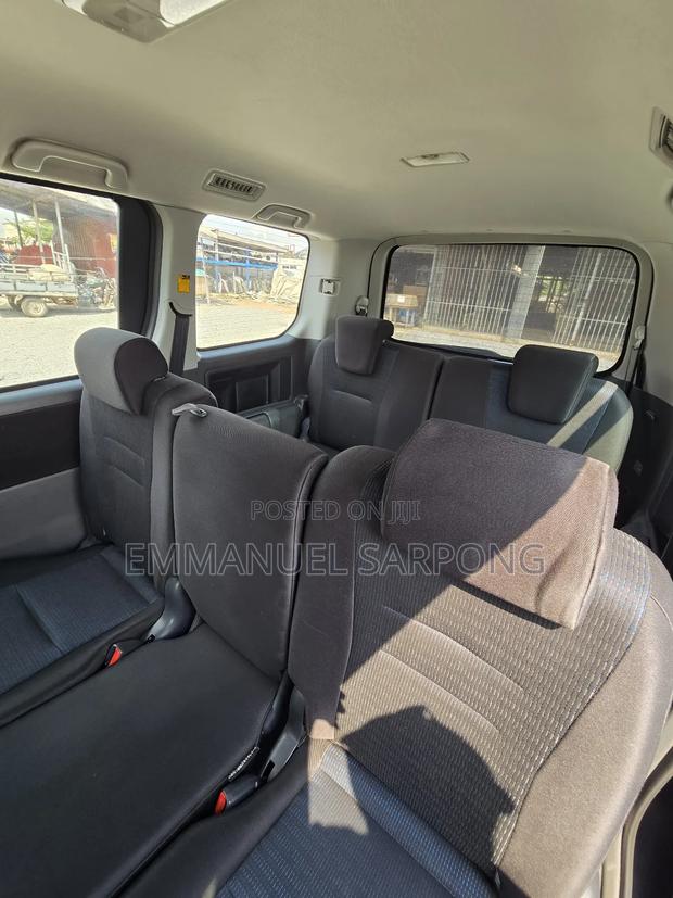 Toyota Voxy 2010 Blue photo 5