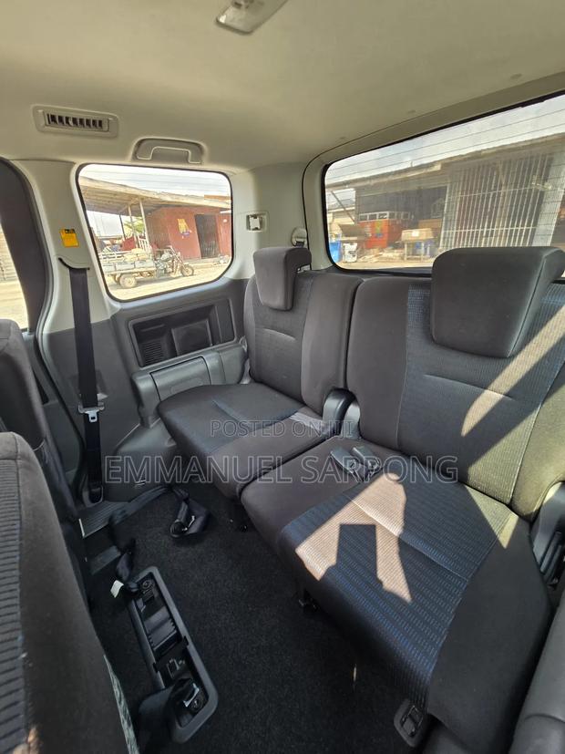 Toyota Voxy 2010 Blue photo 6