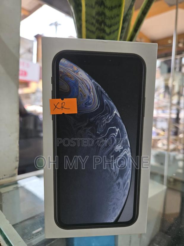 Apple iPhone XR 128 GB Black photo 3