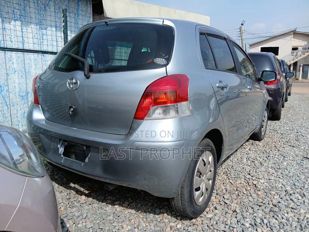 Toyota Vitz 1.3 FWD 5dr 2010 Silver photo 6