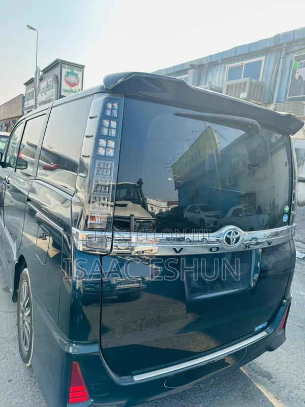 Toyota Voxy SV Premium 2014 Black photo 2