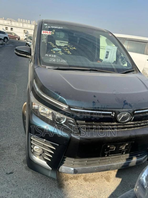 Toyota Voxy SV Premium 2014 Black