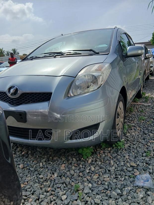 Toyota Vitz 1.3 FWD 5dr 2010 Silver