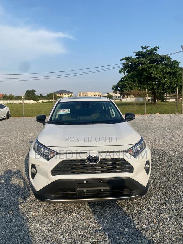 Toyota RAV4 XLE AWD 2023 White