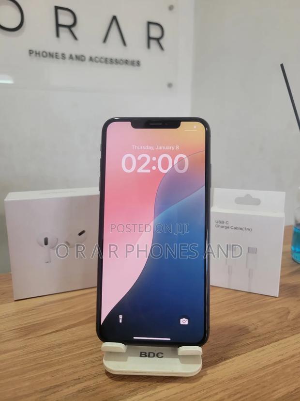 Apple iPhone XS Max 64 GB Black photo 2