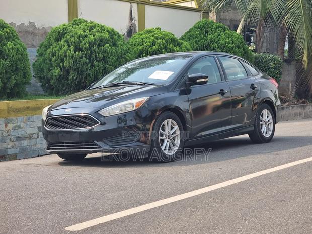 Ford Focus SE 4dr Sedan (2.0L 4cyl 5M) 2015 Black