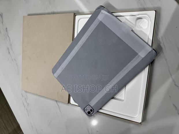 New Apple iPad Pro 13 (2025) 256 GB Gray photo 2