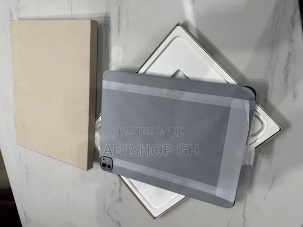 New Apple iPad Pro 13 (2025) 256 GB Gray photo 3