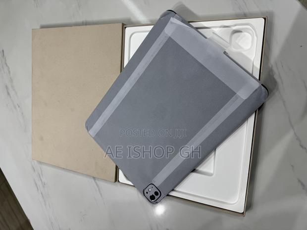 New Apple iPad Pro 13 (2025) 256 GB Gray photo 4