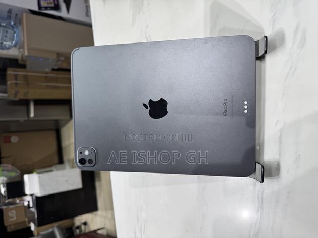 Apple iPad Pro 11 (2025) 256 GB Gray photo 2