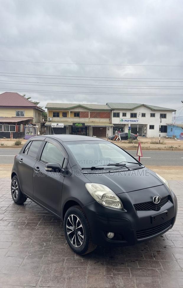 Toyota Vitz 1.3 AWD 5dr 2010 Black