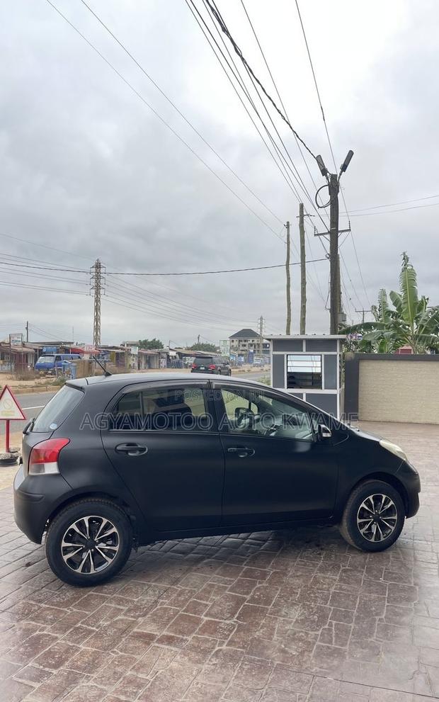 Toyota Vitz 1.3 AWD 5dr 2010 Black