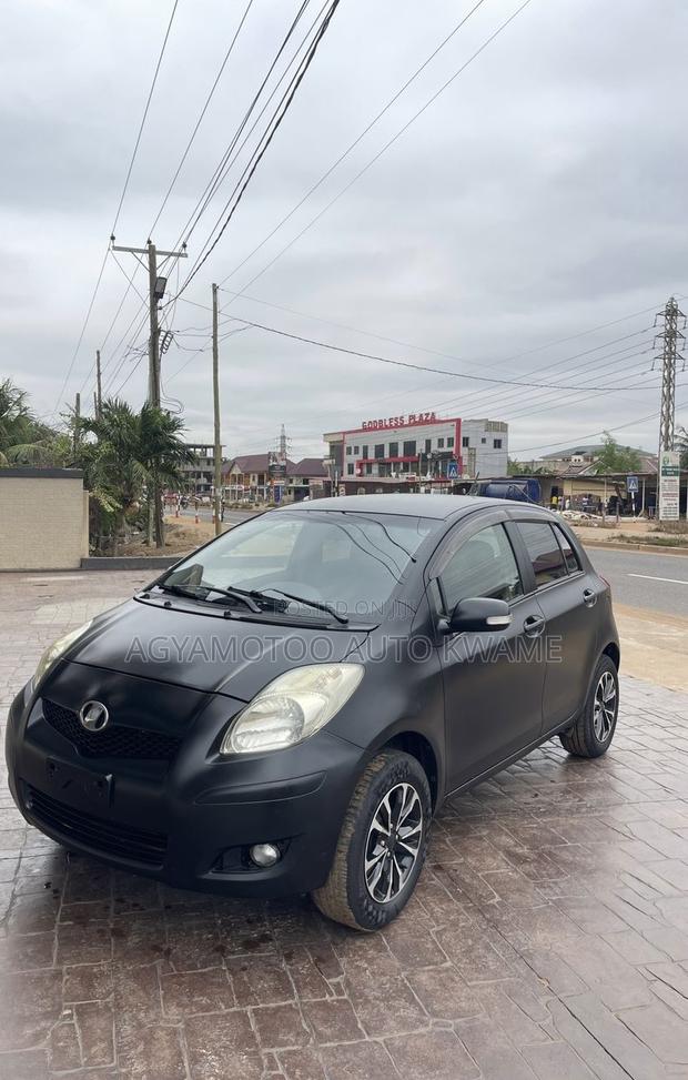 Toyota Vitz 1.3 AWD 5dr 2010 Black