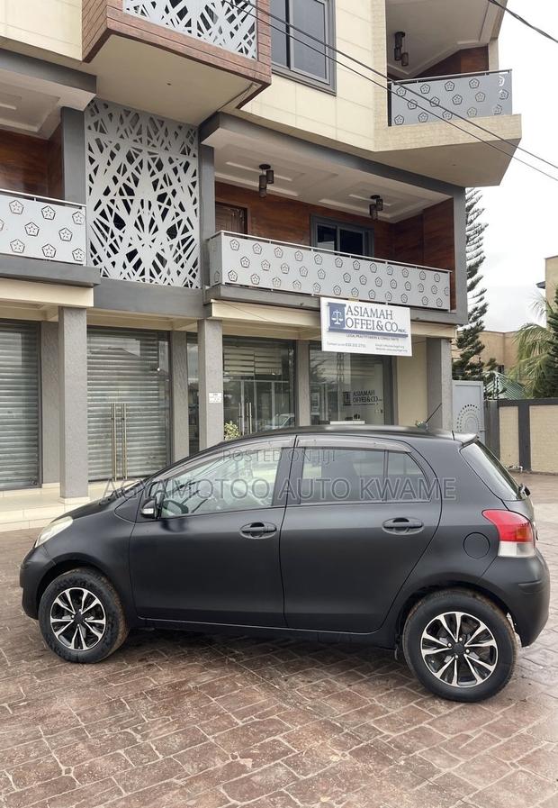 Toyota Vitz 1.3 AWD 5dr 2010 Black