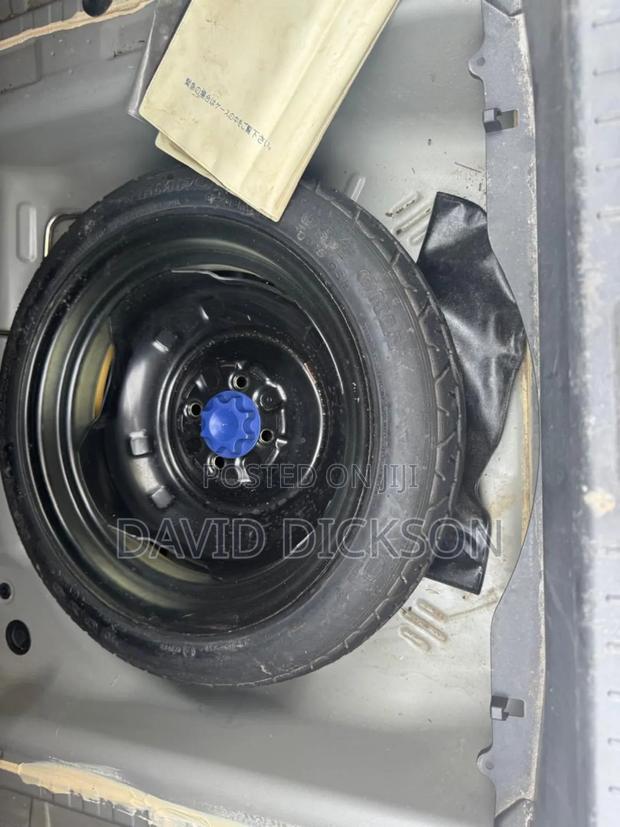 Toyota Belta 2011 Silver