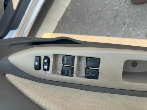 Toyota Belta 2011 Silver