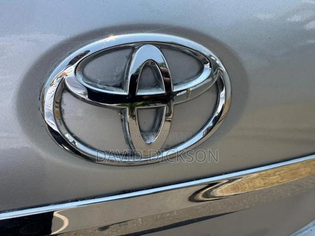 Toyota Belta 2011 Silver