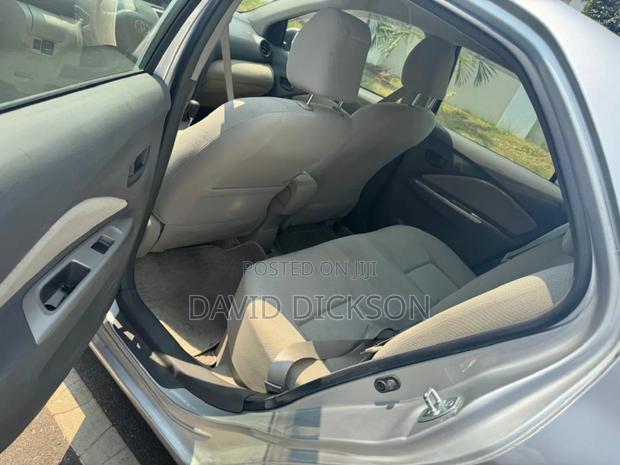 Toyota Belta 2011 Silver