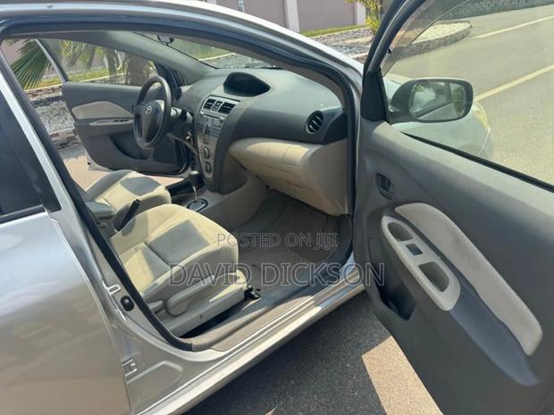 Toyota Belta 2011 Silver