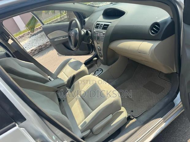 Toyota Belta 2011 Silver