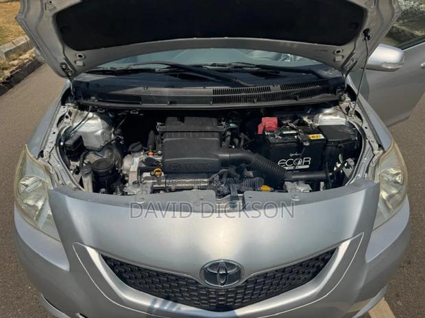 Toyota Belta 2011 Silver