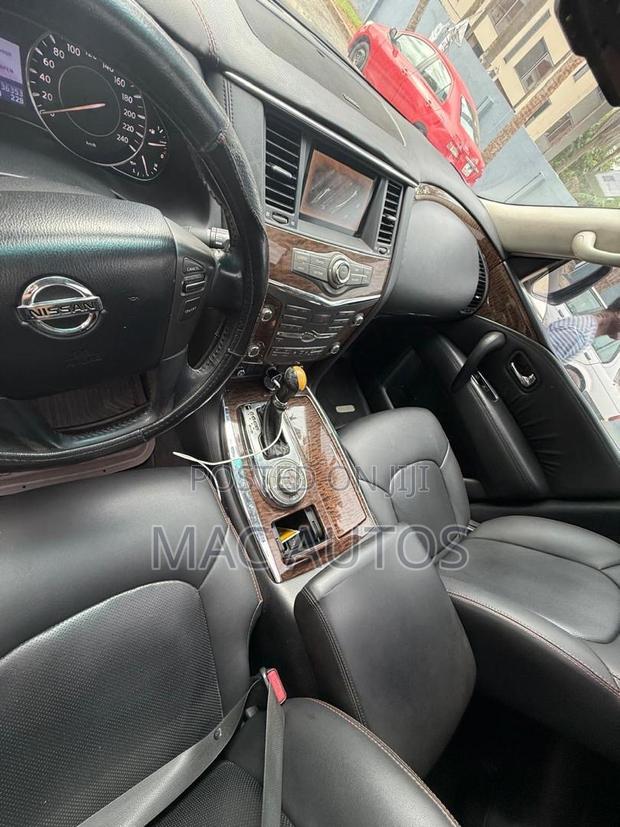 Nissan Patrol 5.6 2010 Black photo 5