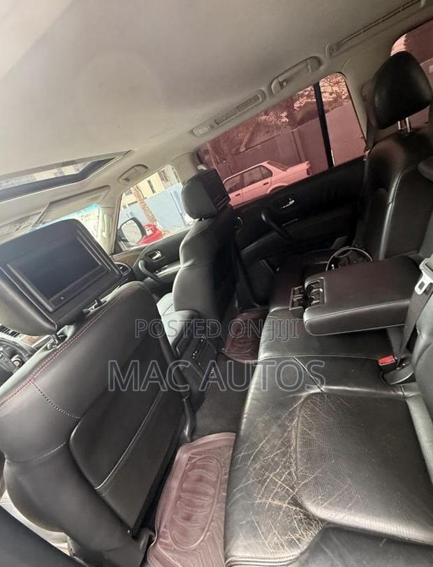 Nissan Patrol 5.6 2010 Black photo 6