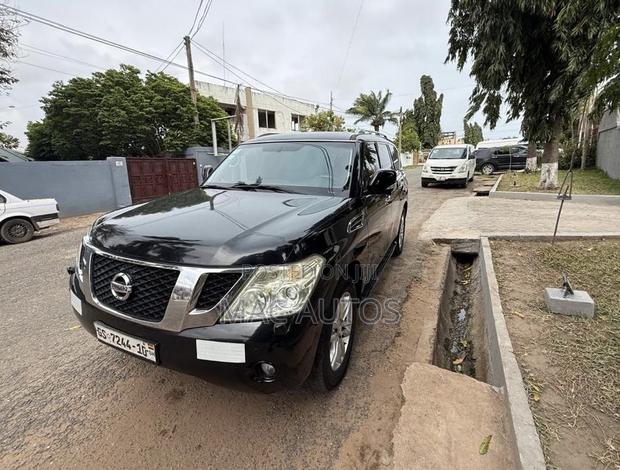 Nissan Patrol 5.6 2010 Black photo 4